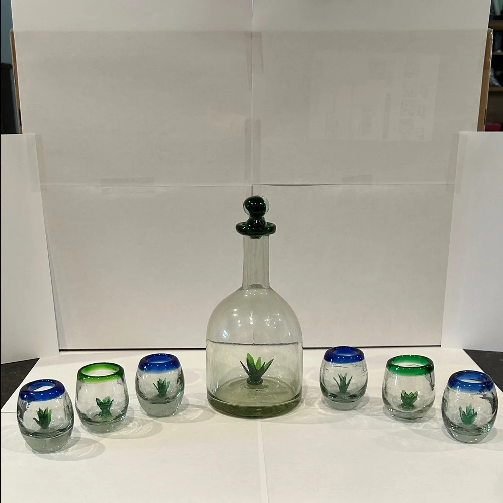 Agave Hand-Blown Glass Decanter and 6 Shot Glasses - Picture 1 of 16
